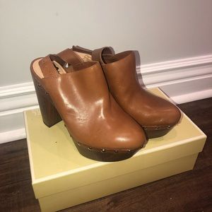 Pretty clogs!